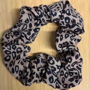 GAP Leopard Print Scrunchie - Black and Tan